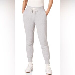 Amazon Essentials Women's Fleece Jogger Sweatpant